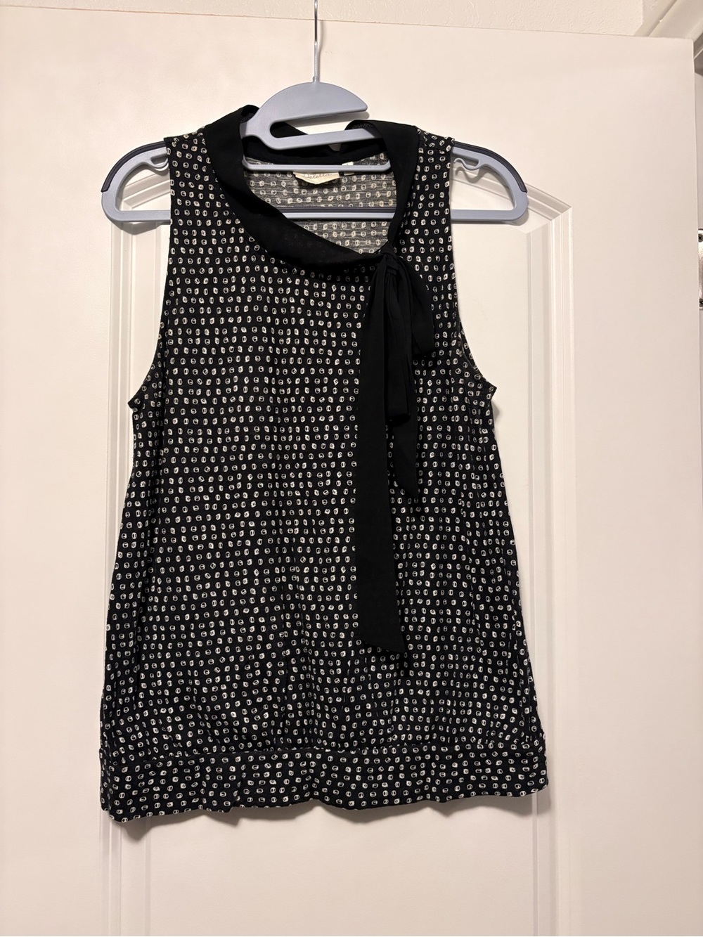 Mixed Media Anthropologie  Black Printed Tie-Neck Sleeveless Top Sz M